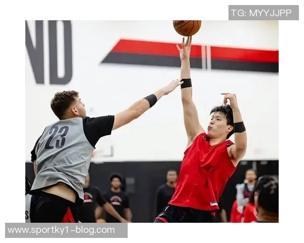 拓媒寄语杨瀚森希望他能像克林根一样勇猛冲击对手展现实力